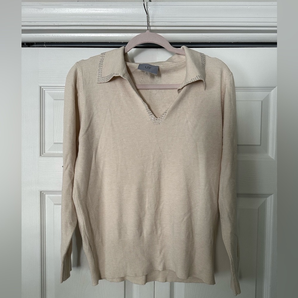 EUC Liv Milano cream long sleeve v-neck